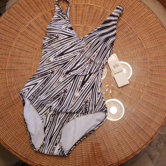 NWT! Gottex one piece swimsuit! Size 6 - Picture 2 of 6